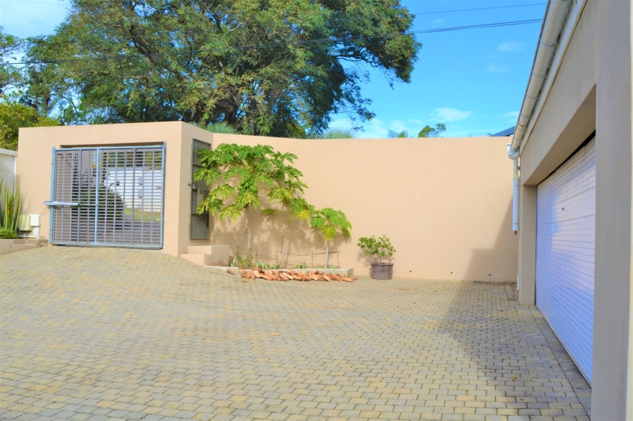 3 Bedroom Property for Sale in Bonza Bay Eastern Cape